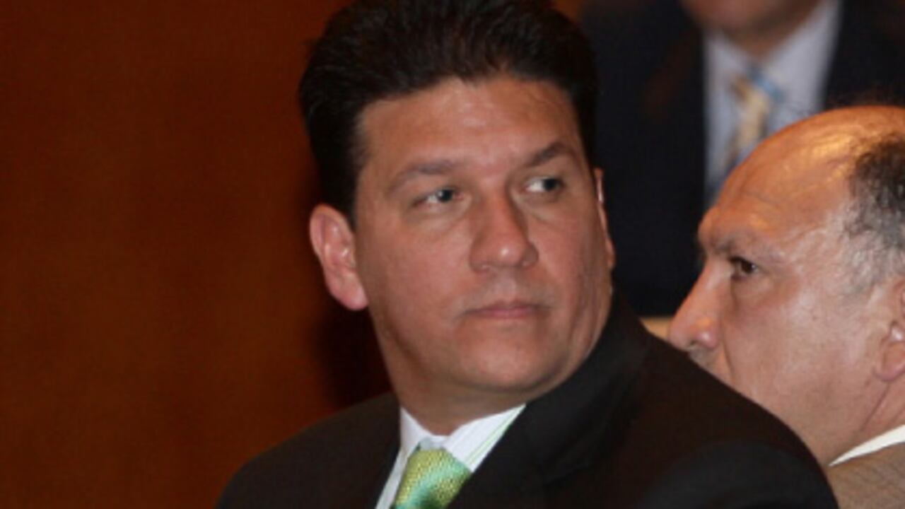 Edwar Cobo Téllez, alias ‘Diego Vecino’, de saco y corbata y sin el habitual camuflado con el que dirigía las masacres en Sucre, durante una de las versiones libres ante la Fiscalía, en el proceso de Justicia y Paz.