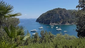 El itinerario de luna de miel de Dua Lipa y su esposo, Callum Turner, incluyó hoteles de lujo como Il Pellicano, en Porto Ercole; Villa TreVille, en Positano y el Hotel Locarno en Roma.