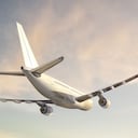 Un avión que despegó desde China aterrizó 'un año antes' en Estados Unidos