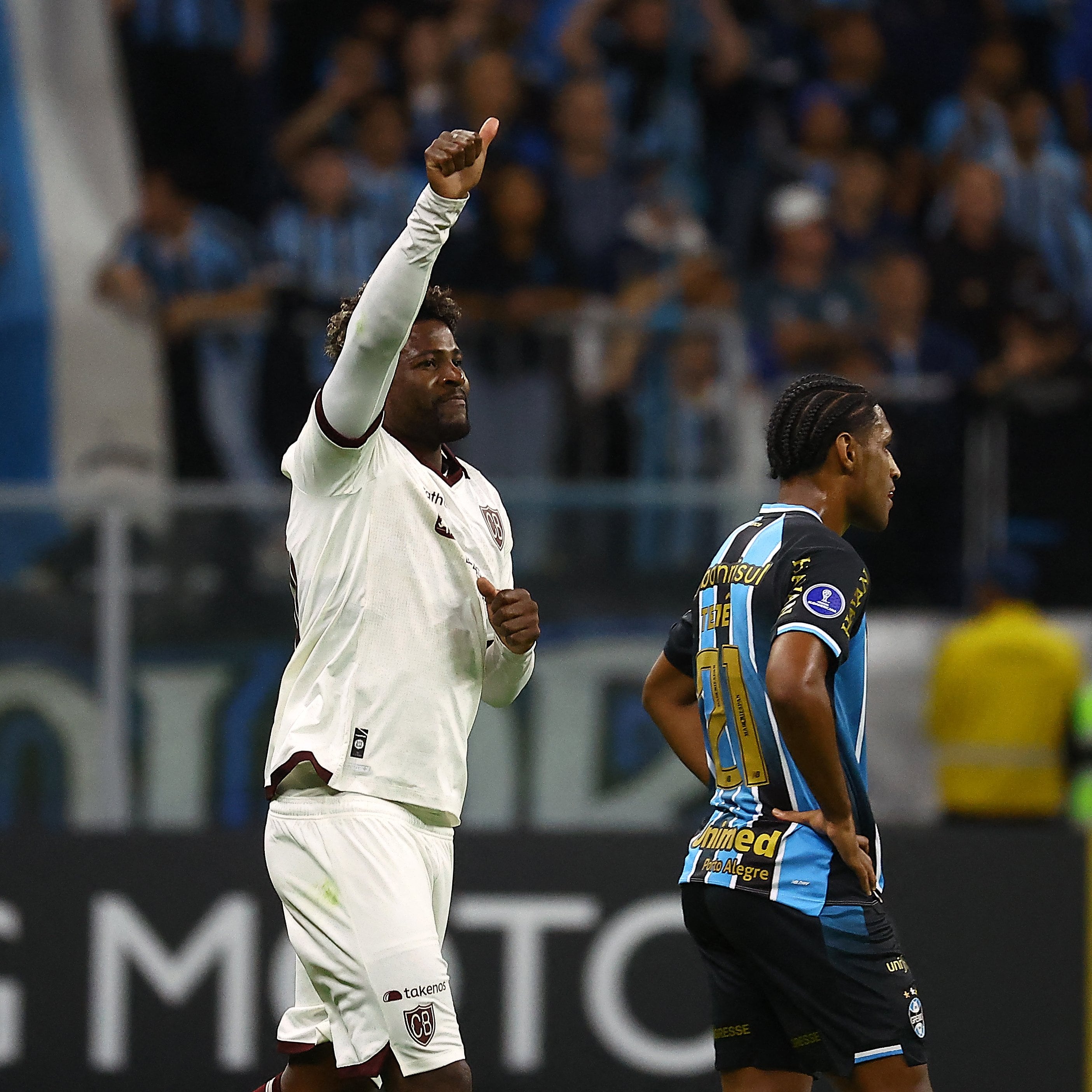 Dairon Asprilla celebra el gol ante Gremio