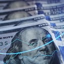 Negocios y finanzas con billetes de cien dólares con gráfico de flecha de mercado alcista de alta calidad