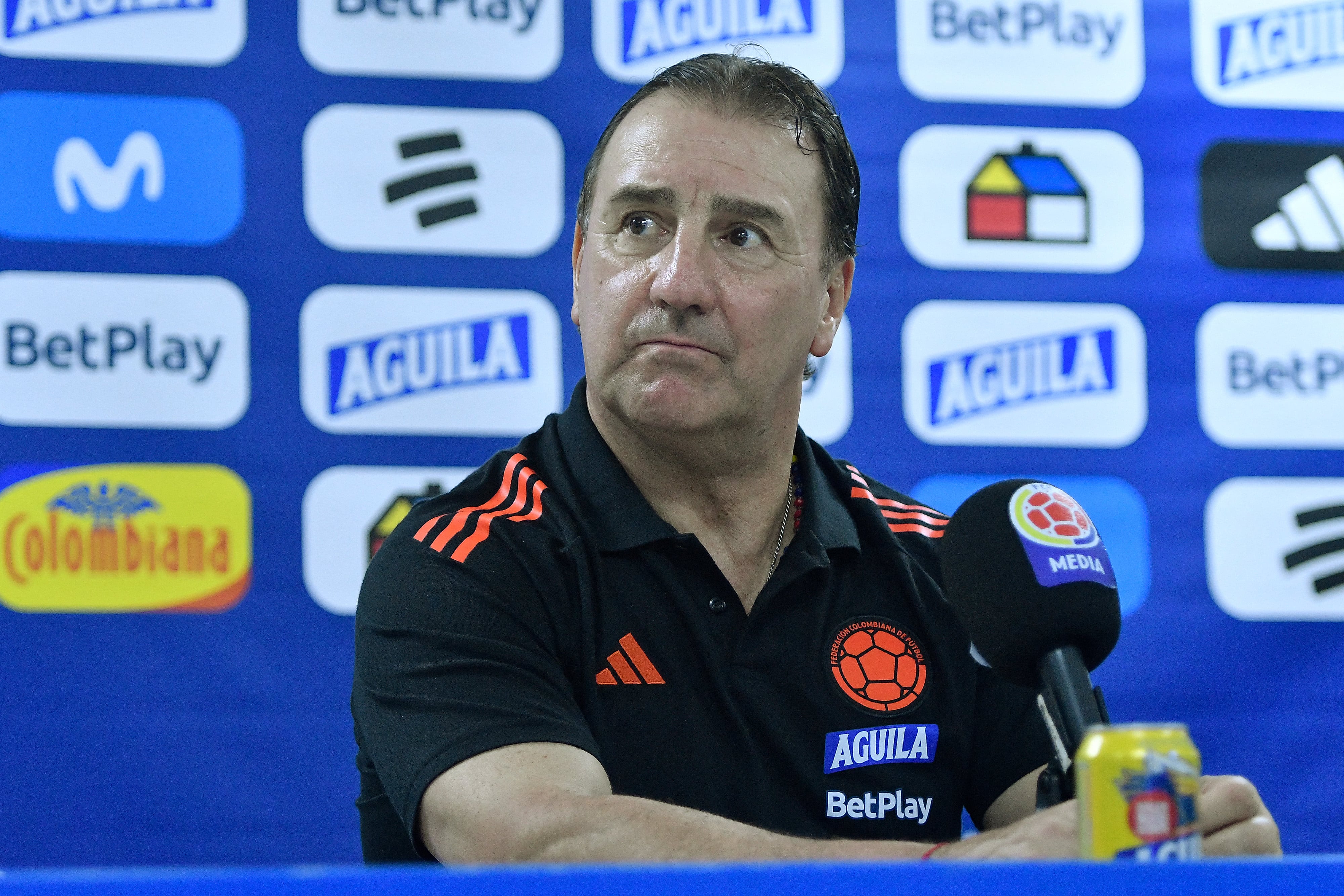 BARRANQUILLA, COLOMBIA - SEPTEMBER 04: Nestor Lorenzo, Head Coach of Colombia, speaks to the media in a post-match press conference after the South American FIFA World Cup 2026 Qualifier match between Colombia and Bolivia at Roberto Melendez Metropolitan Stadium on September 04, 2025, in Barranquilla, Colombia. (Photo by Gabriel Aponte/Getty Images) (Photo by Gabriel Aponte / Getty Images South America / Getty Images via AFP)