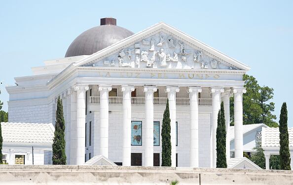 En su momento, la Iglesia dijo que García se declaró culpable porque no creía que pudiera obtener un juicio justo después de que los fiscales retuvieron o adulteraron evidencia, y que el acuerdo le permitiría quedar en libertad antes.