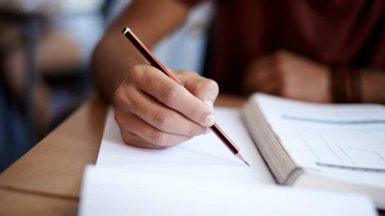 IRS advierte que cancelará ayuda educativa a familias; cobrará intereses ante incumplimientos detectados por la entidad