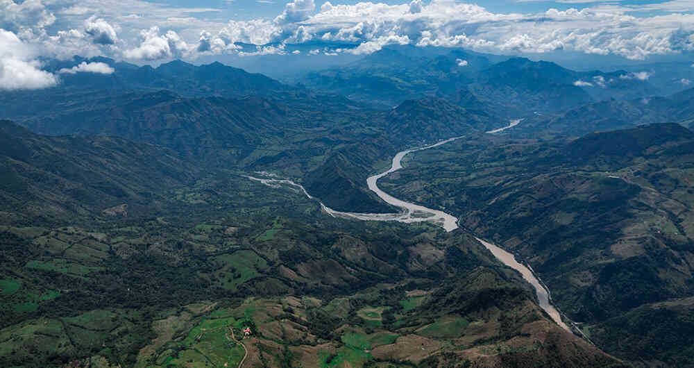 El río Medellín Aburrá es el eje de este valle y su Área Metropolitana. Foto: Istock