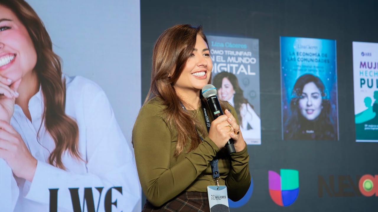 Lina Cáceres ha estado detrás de fenómenos digitales como Doctor Bayter, Regina Carrot, y Calle y Poché.
