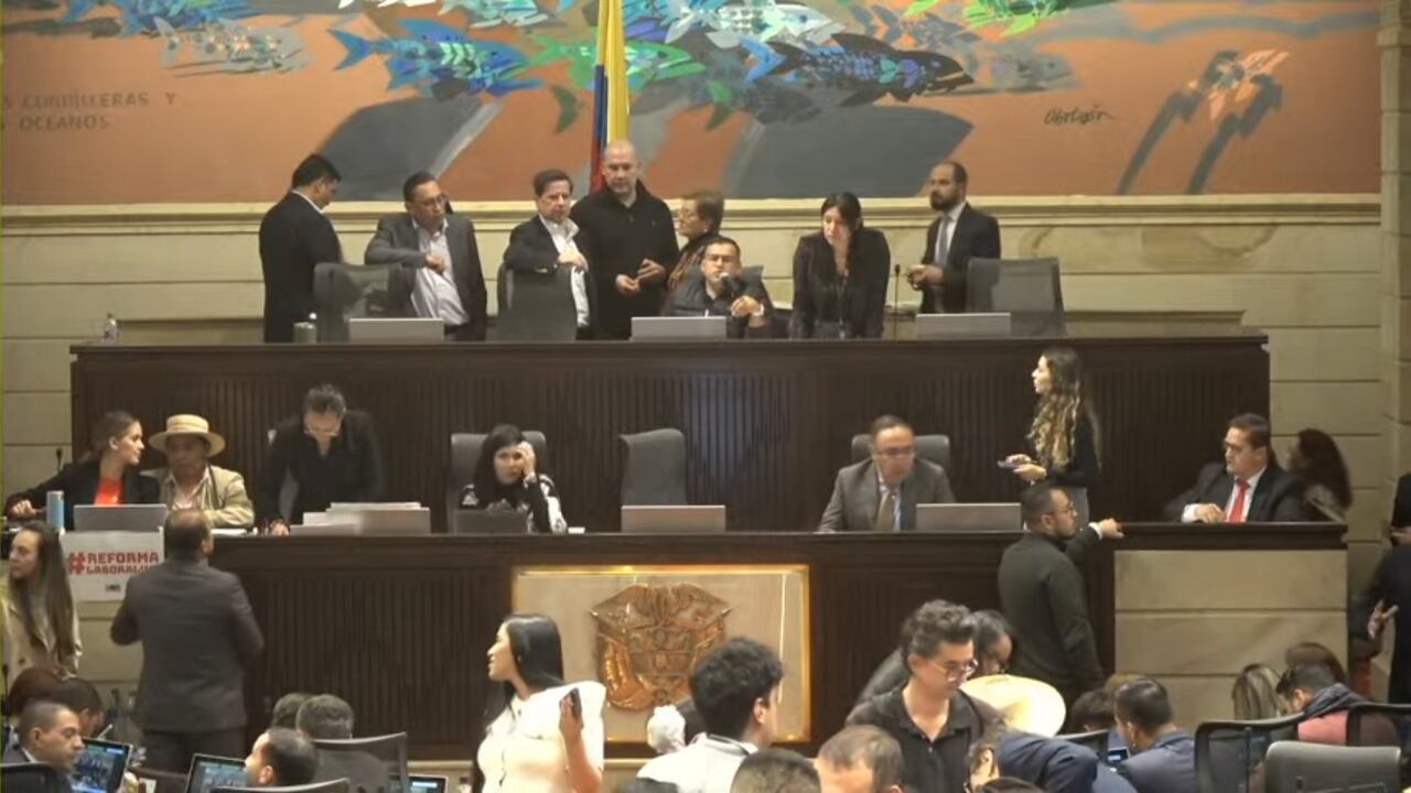 Algunos sectores de la oposición al gobierno y la reforma, plantean que el recargo nocturno sea a partir de las 8 de la noche.