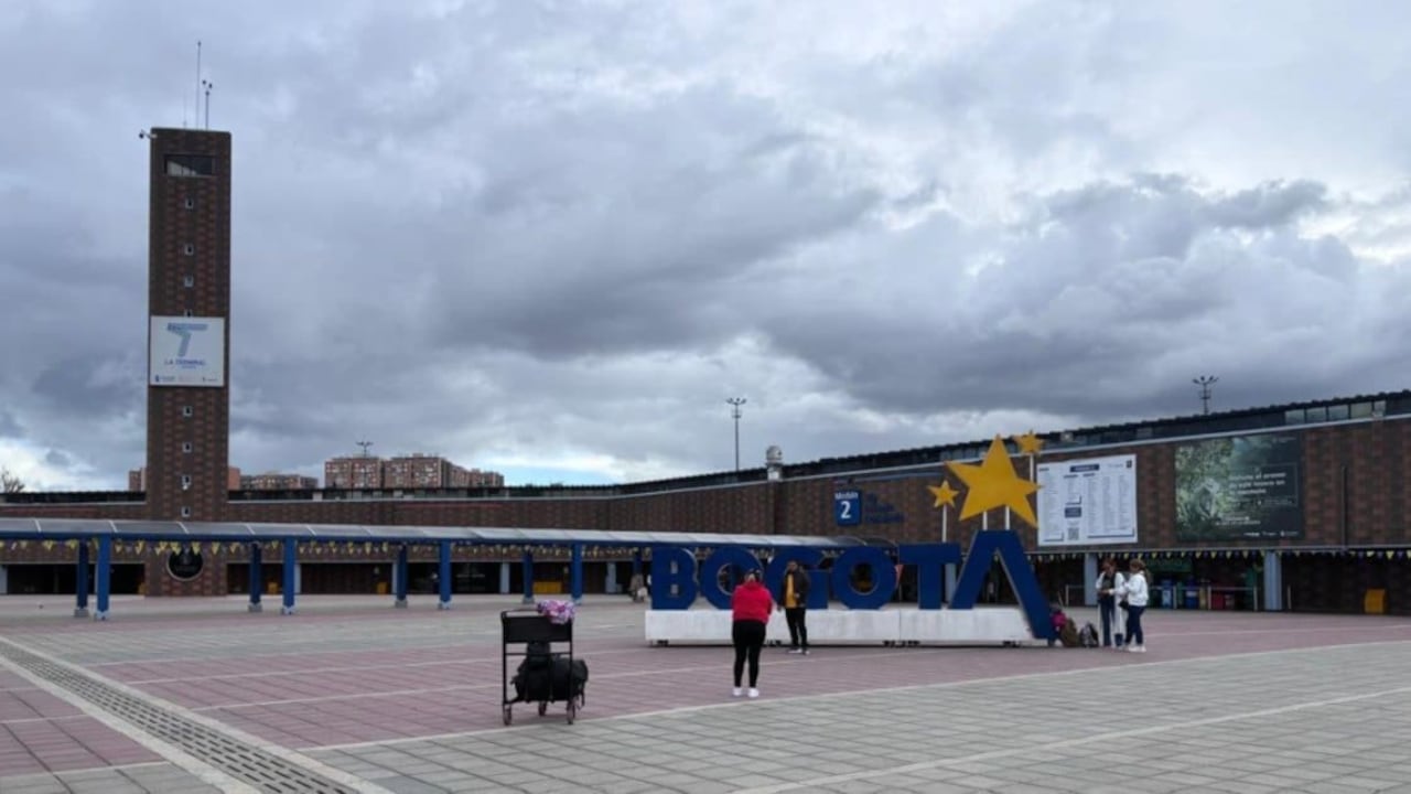 Postal de la Terminal de Transporte en la sede Salitre.
