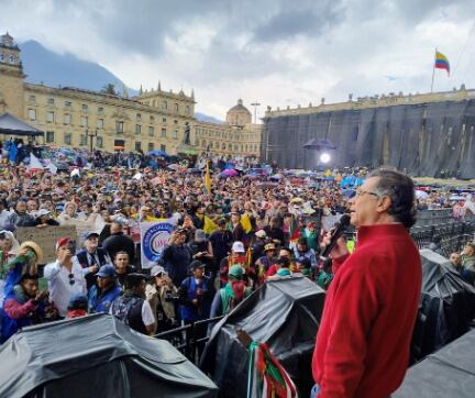 Marchas a favor de la consulta popular para la Reforma a la salud y al trabajo.