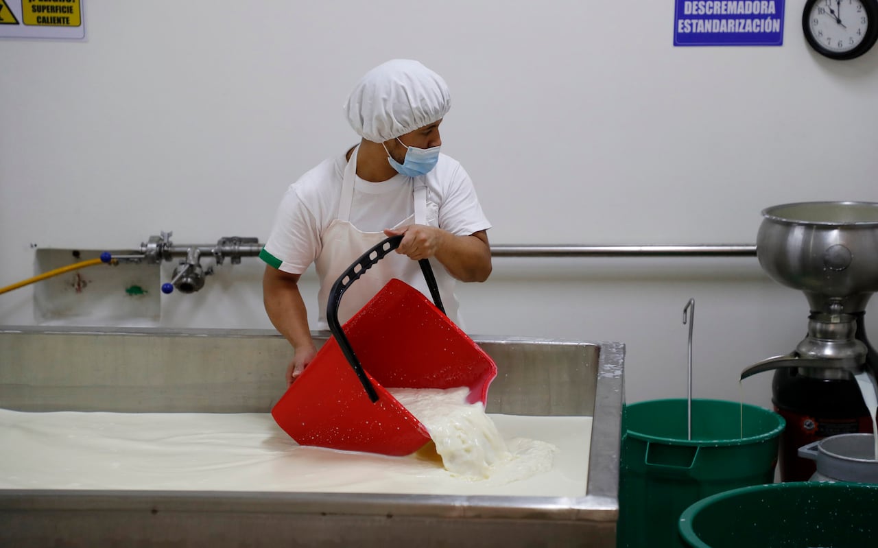 Factory La Redoma Paipa Boyaca industria quesera Colombiano compra colombiano