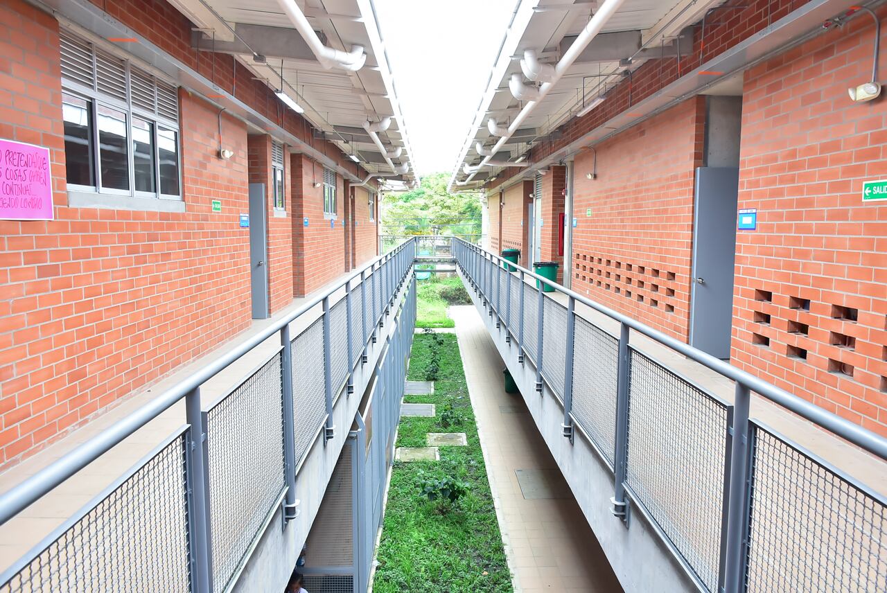 reforzar la infraestructura educativa