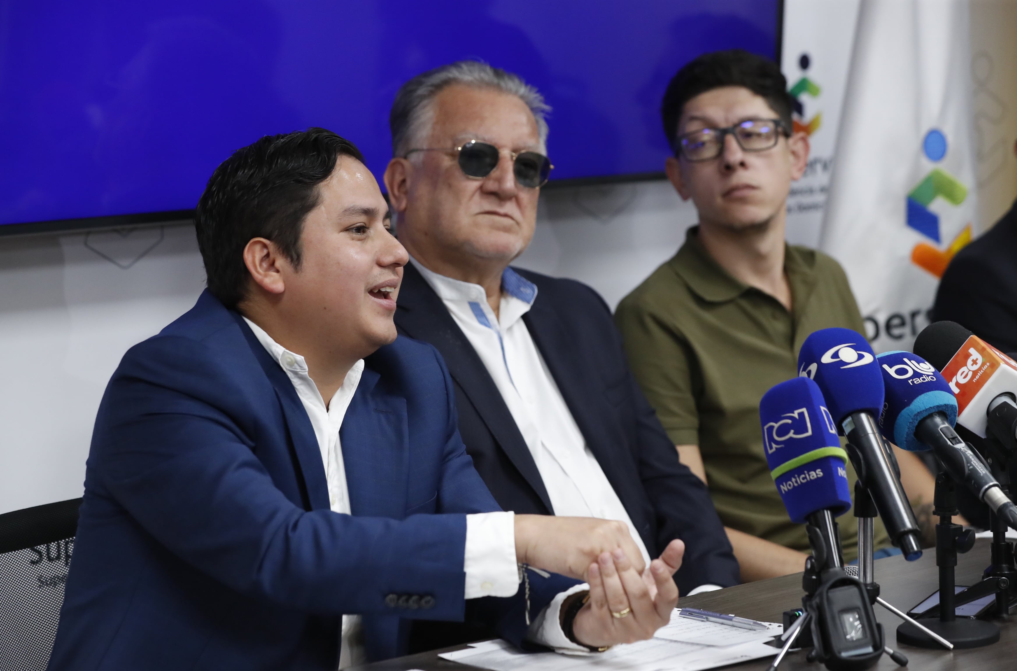 Rueda de prensa triple A