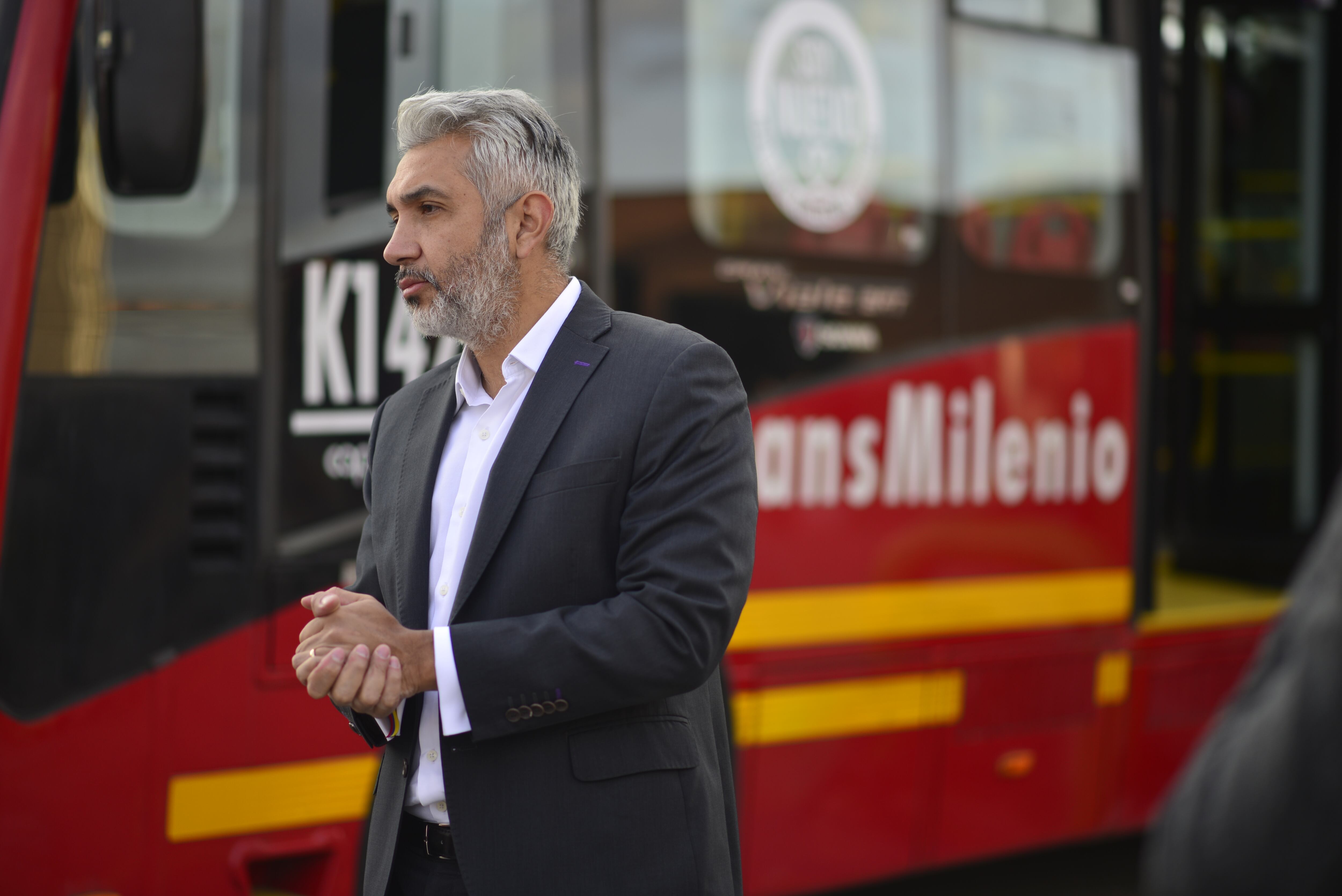 El saliente secretario de Movilidad, Nicolás Estupiñán, ha recibido críticas por la nueva medida de pico y placa y por la invitación a la ciudadanía a usar más el transporte público.