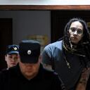 “Cometí un error sin mala fe y espero que el veredicto no ponga fin a mi vida aquí”, había pedido Griner al tomar la palabra antes del anuncio de la decisión del tribunal.