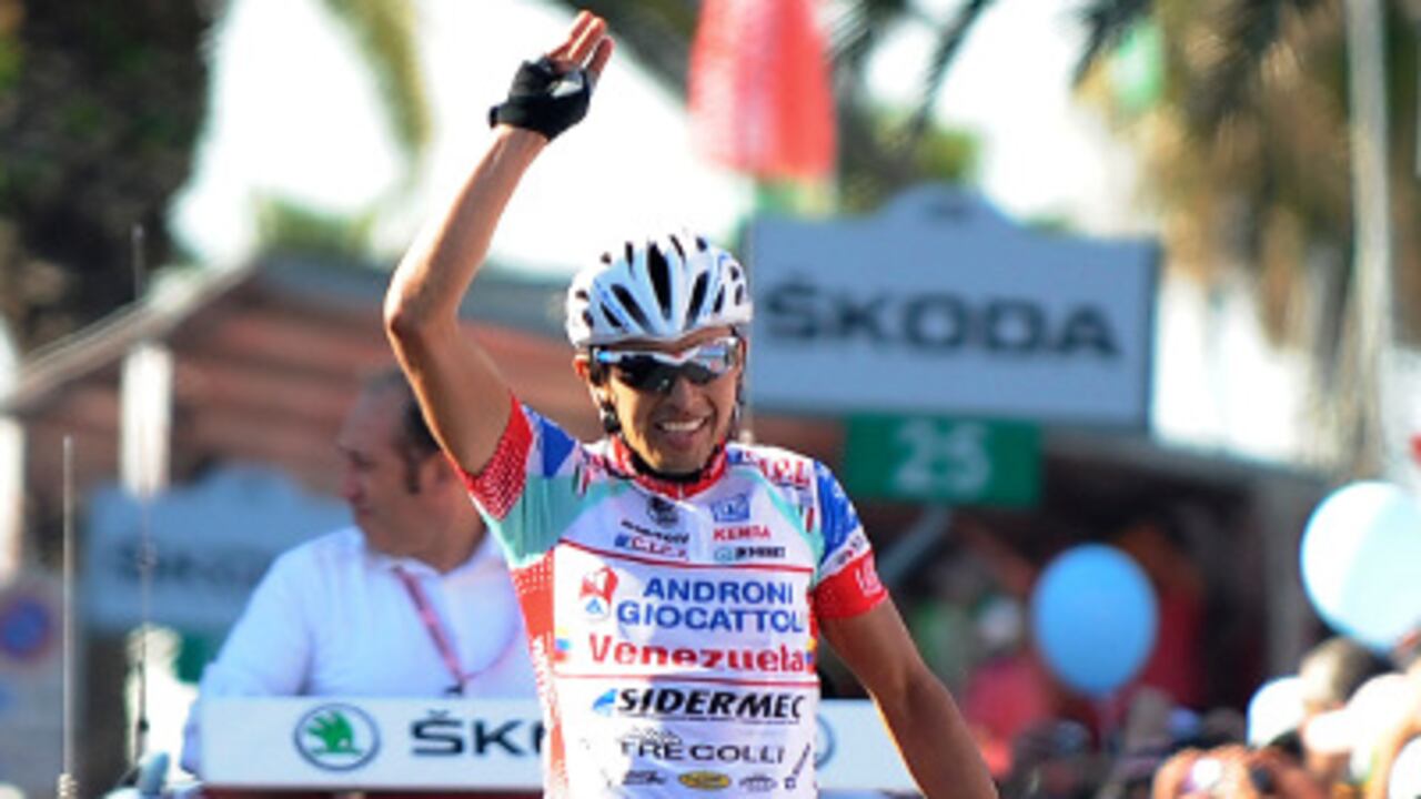 Miguel Ángel Rubiano Sánchez celebra el triunfo.