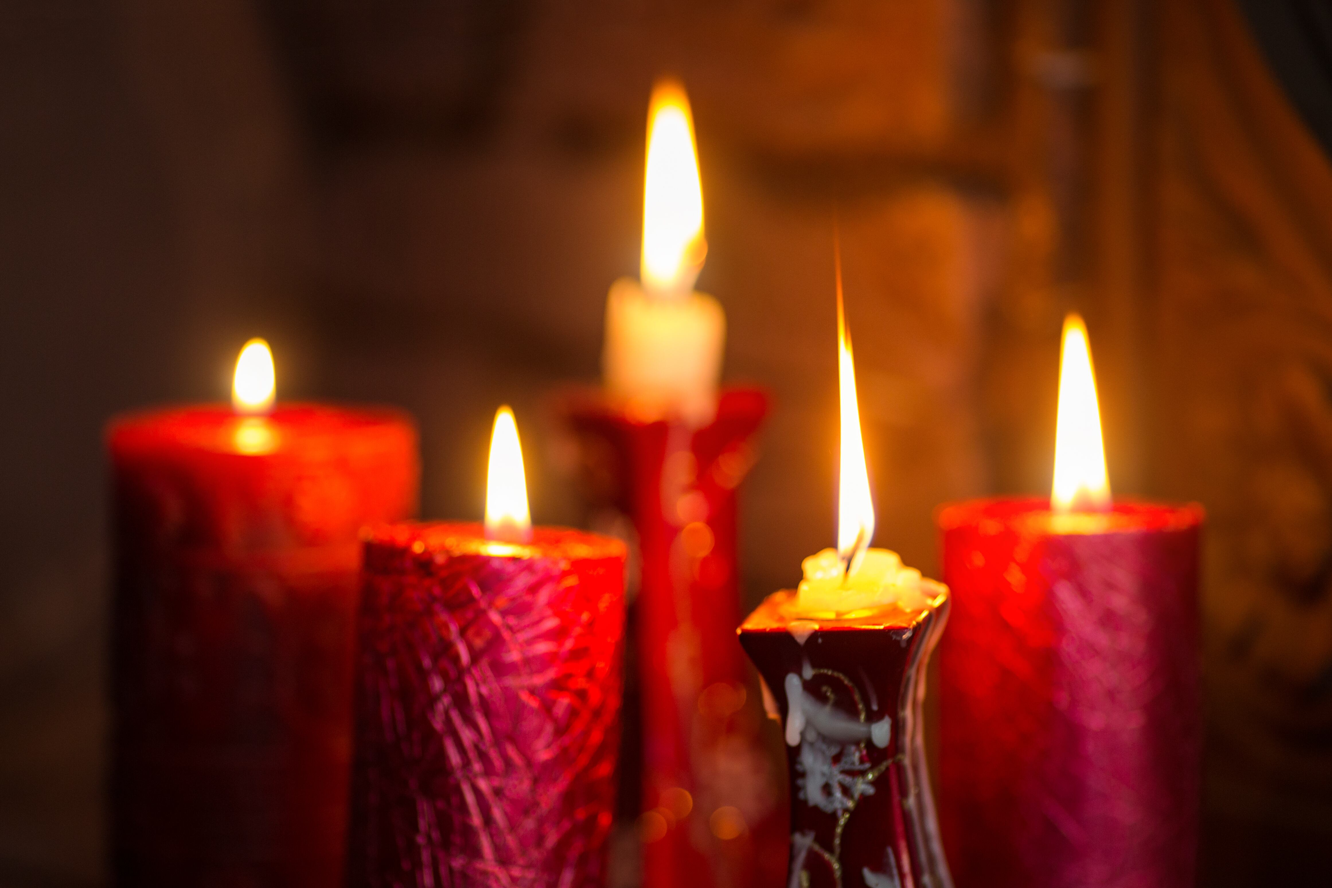 El uso de la vela de los siete arcángeles en un ritual consciente puede ser un viaje transformador hacia la espiritualidad y el autodescubrimiento.