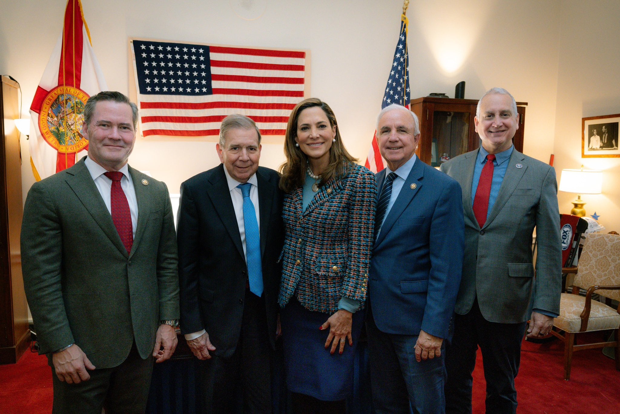 El presidente electo de Venezuela, Edmundo González, se reunió con congresistas de EE. UU. para discutir el futuro de su país.
