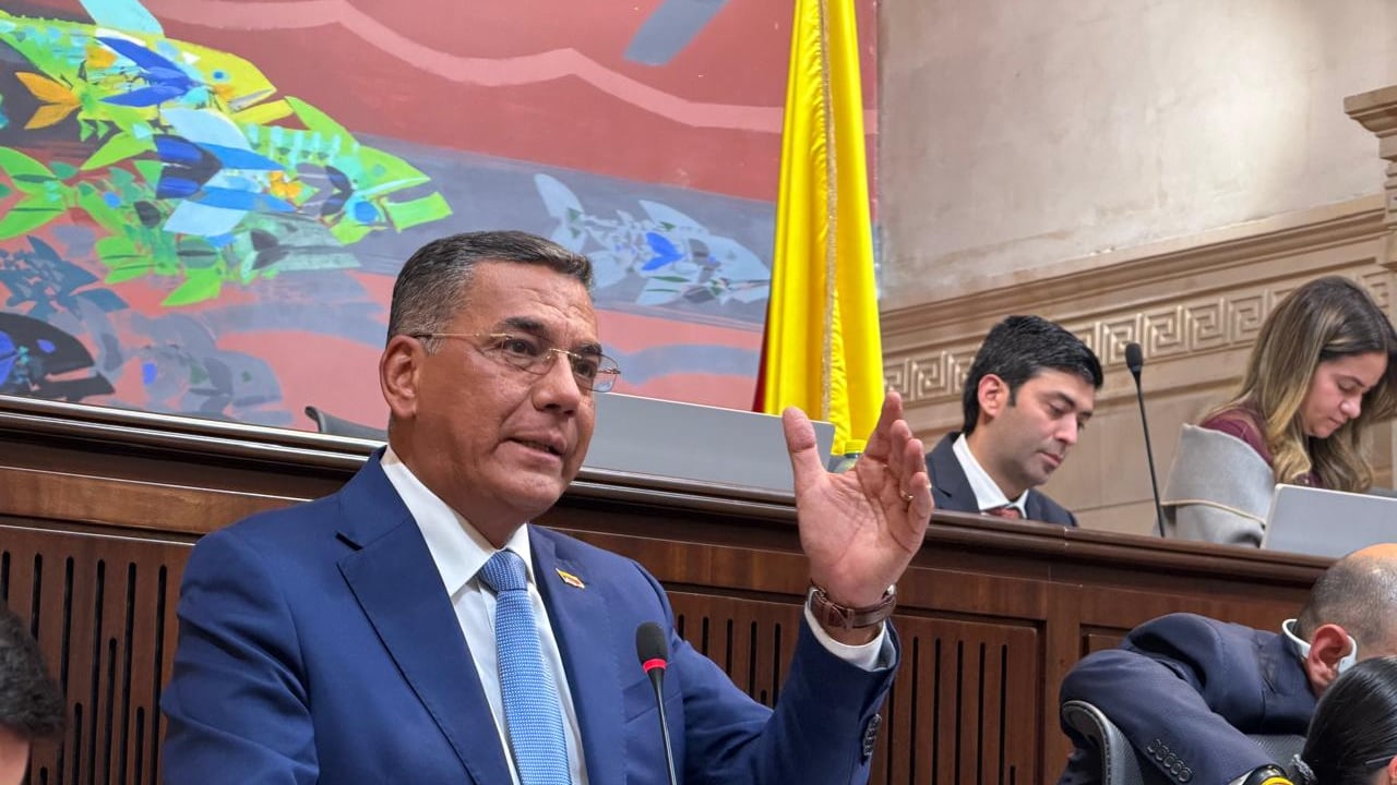 Jorge Mora, ministro de Defensa en la plenaria de la Cámara de Representantes.