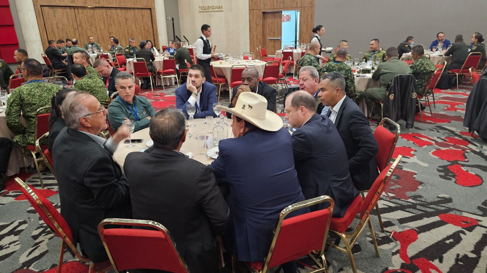 Reunión de gobernadores con el ministro de Defensa Iván Velásquez.