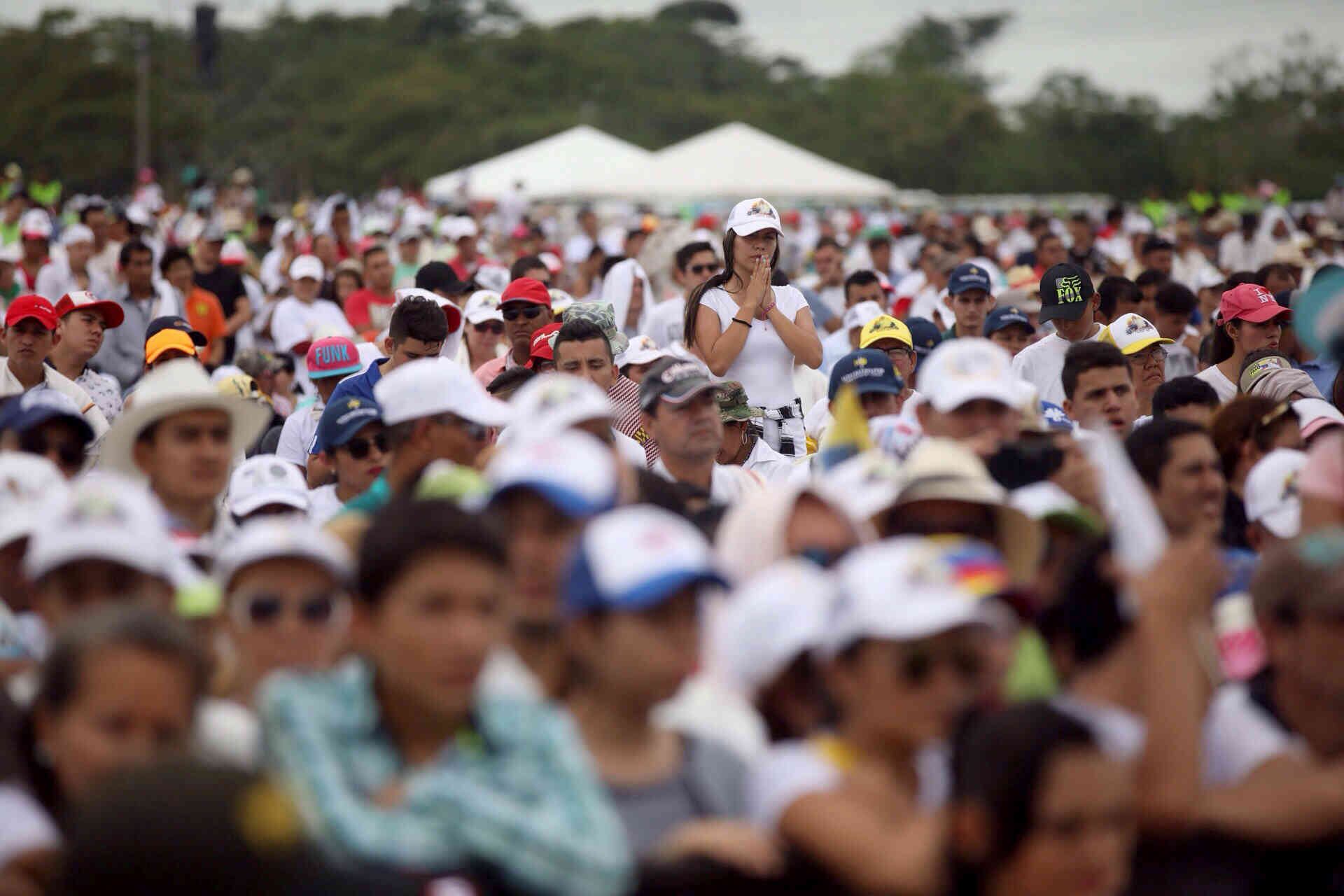“Hacemos un llamado a todo el pueblo colombiano para que nos esforcemos por promover un horizonte para caminar juntos hacia la reconciliación, pues hoy vivimos tiempos que propician el endurecimiento de nuestros corazones, que nos impiden escuchar, caminar con otros y recordar que todos estamos en la misma barca”, reza la misiva.   Foto: Esteban Vega// SEMANA. 