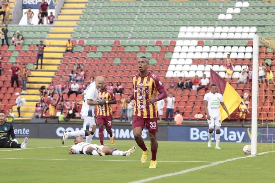 Jorge Cardona metió autogol, pero se reivindicó con una anotación a favor de los suyos