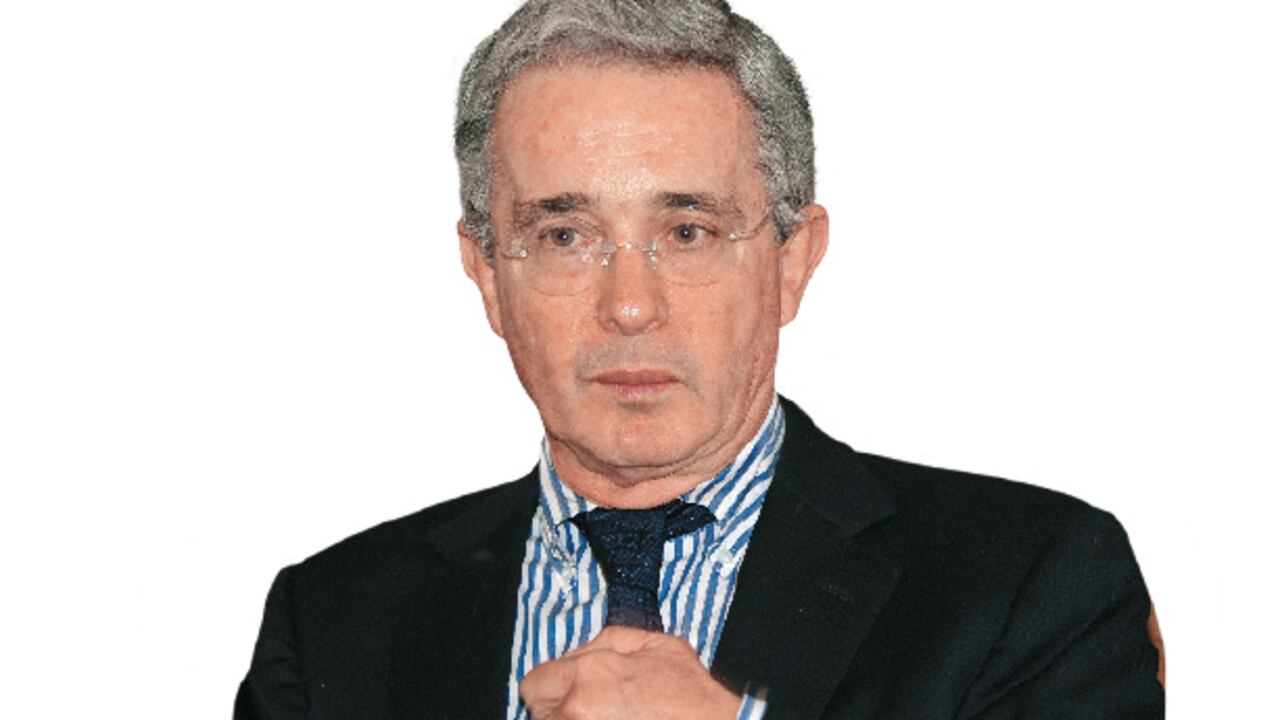 El expresidente Álvaro Uribe enfrenta en 2014 el difícil reto de traducir su alta popularidad nacional en apoyo para la consulta interna y las listas al Congreso .
la consulta y las listas regionales al Congreso