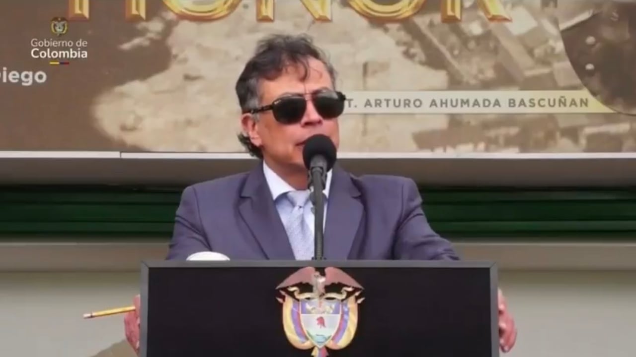 El presidente Gustavo Petro dio un discurso de despedida a la Fuerza Pública.