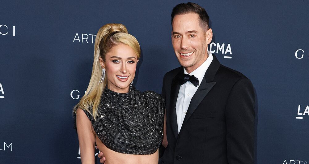La multimillonaria empresaria Paris Hilton y su esposo, el economista Carter Reum, anunciaron la llegada de su primer hijo 