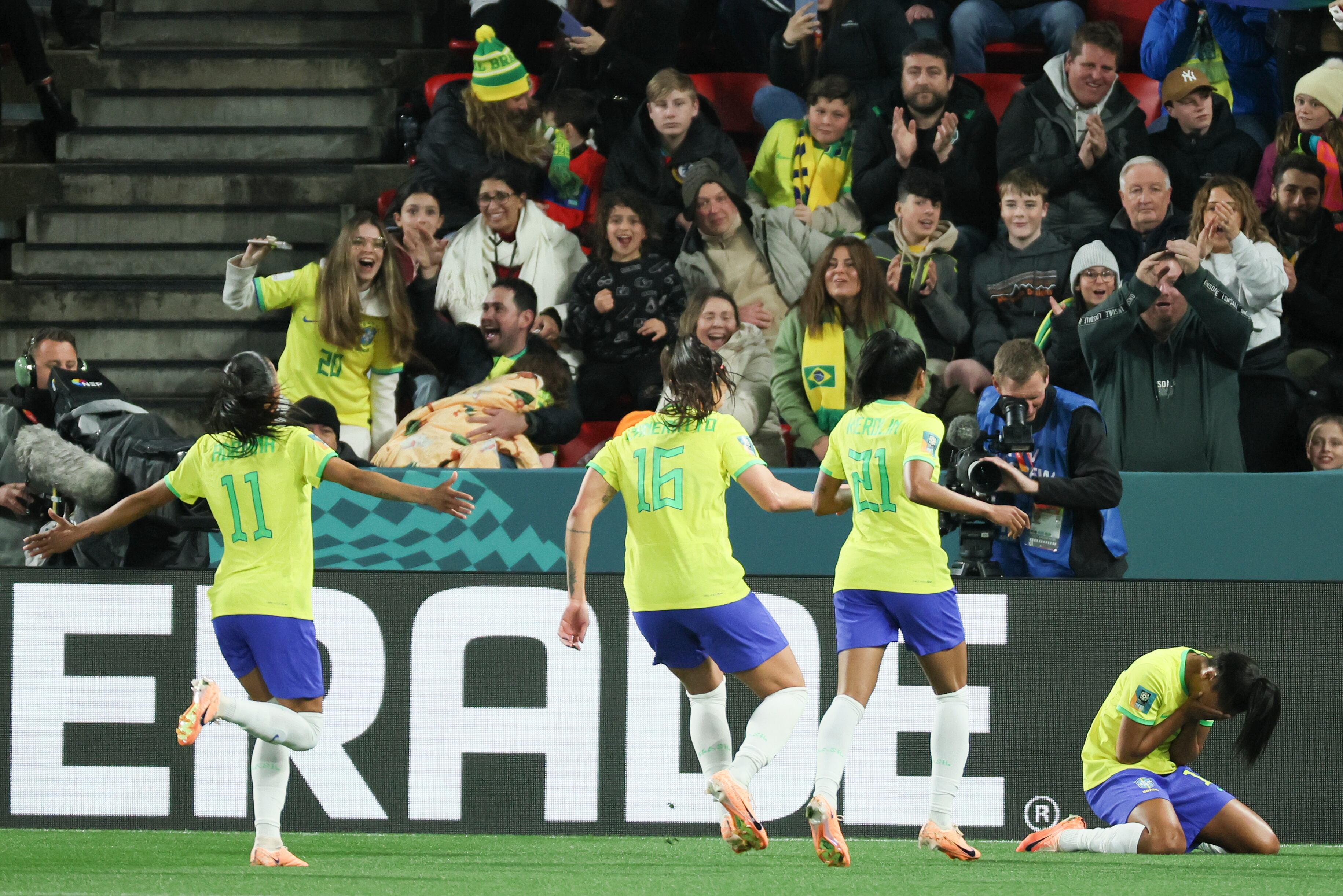 Brasil comenzó el Mundial goleando 4-0 a Panamá.