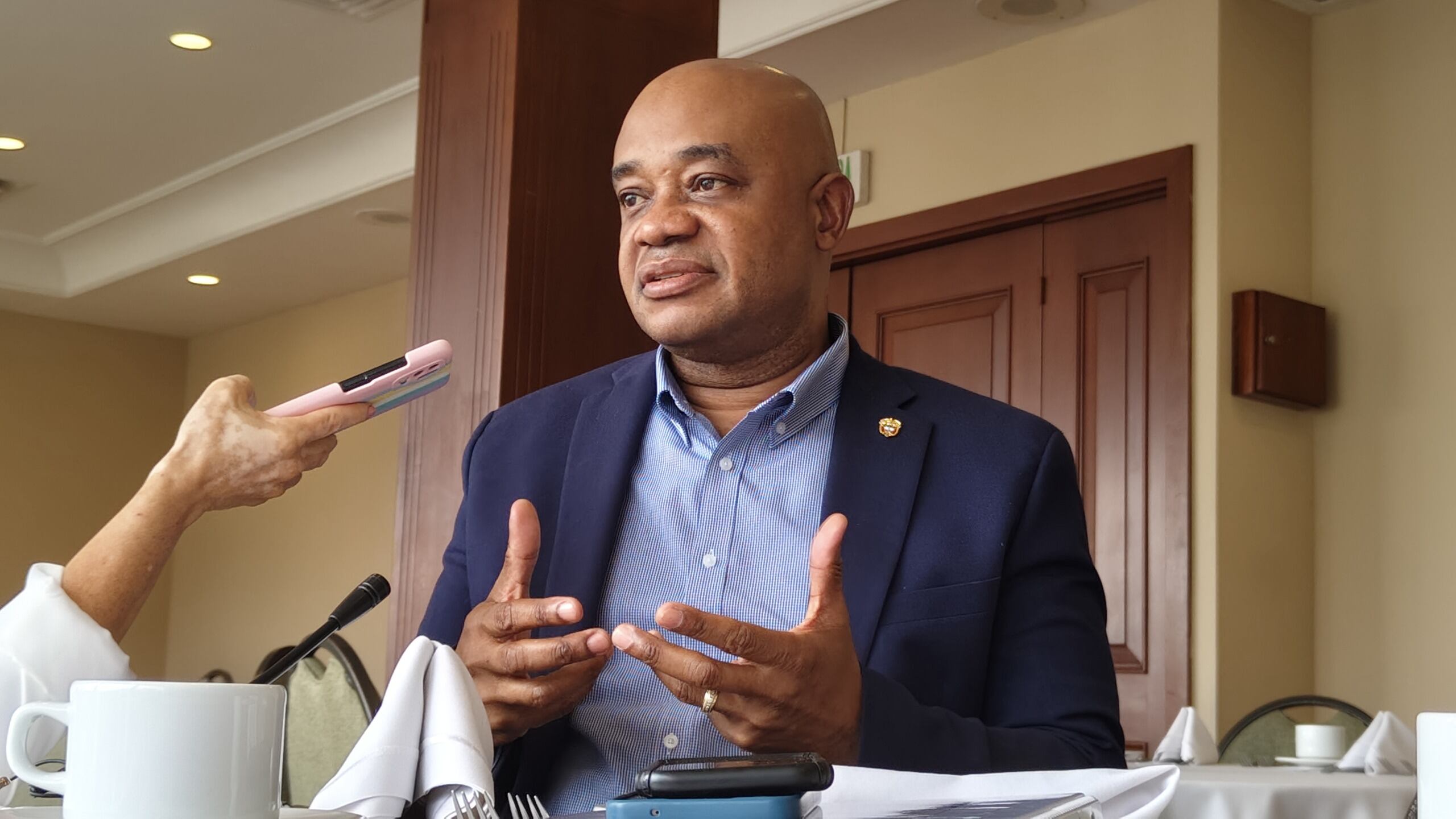 Luis Gilberto Murillo, precandidato a la presidencia, inició su gira por la regiones desde Cali. Foto: Juan David Herrera