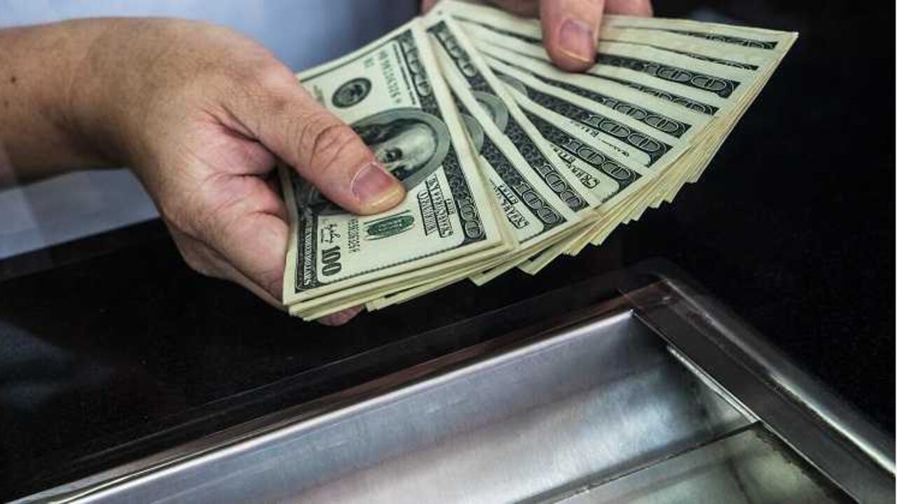 El alza del dólar afecta los precios al consumidor.