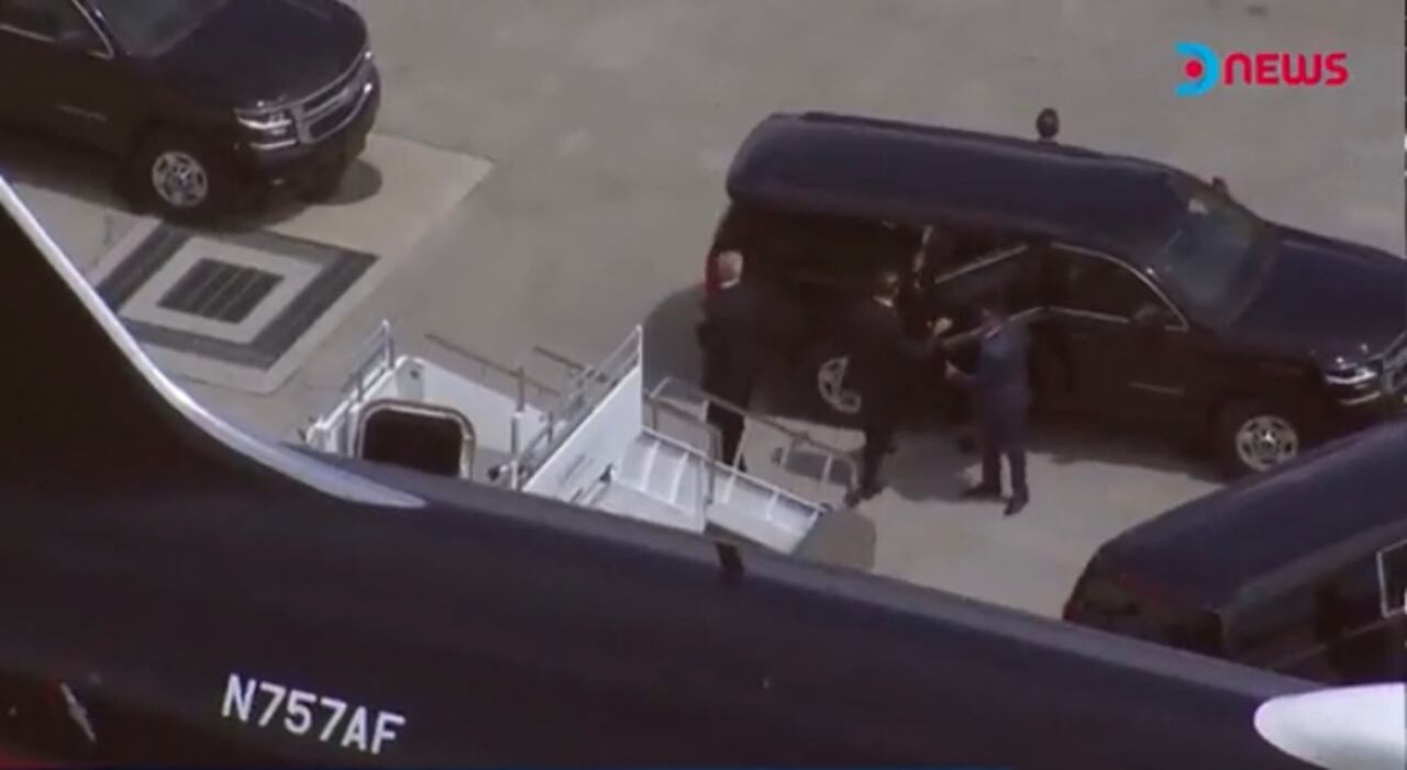 Trump llegó comparecerá el martes a las 3:00 p.m. (hora local) ante un tribunal federal. Según una de sus abogadas, se declarará no culpable.