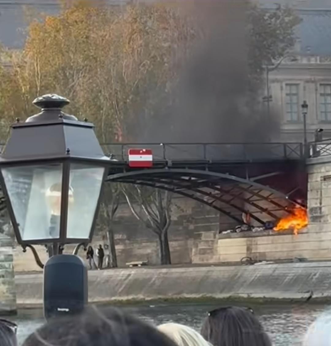 Así arde París en medio de manifestaciones.