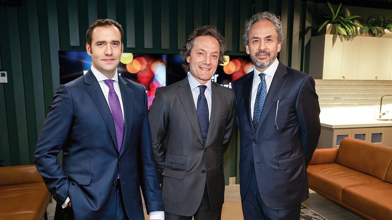 Juan David Velasco, socio del área tributaria; Andrés Crump, socio del área de Fusiones y Adquisiciones; y Jaime Trujillo socio del área de Fusiones y Adquisiciones de Baker Mackenzie.