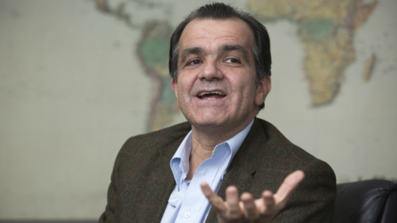 Óscar Iván Zuluaga ganaría en la segunda vuelta de las elecciones presidenciales con el 42 % de los votos.