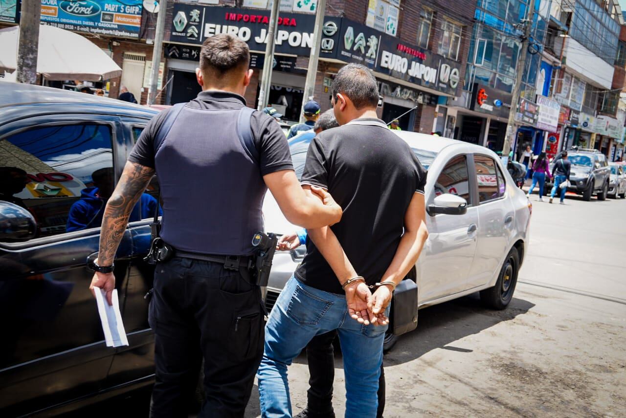 Operativo autopartes ilegales Siete de Agosto Bogotá