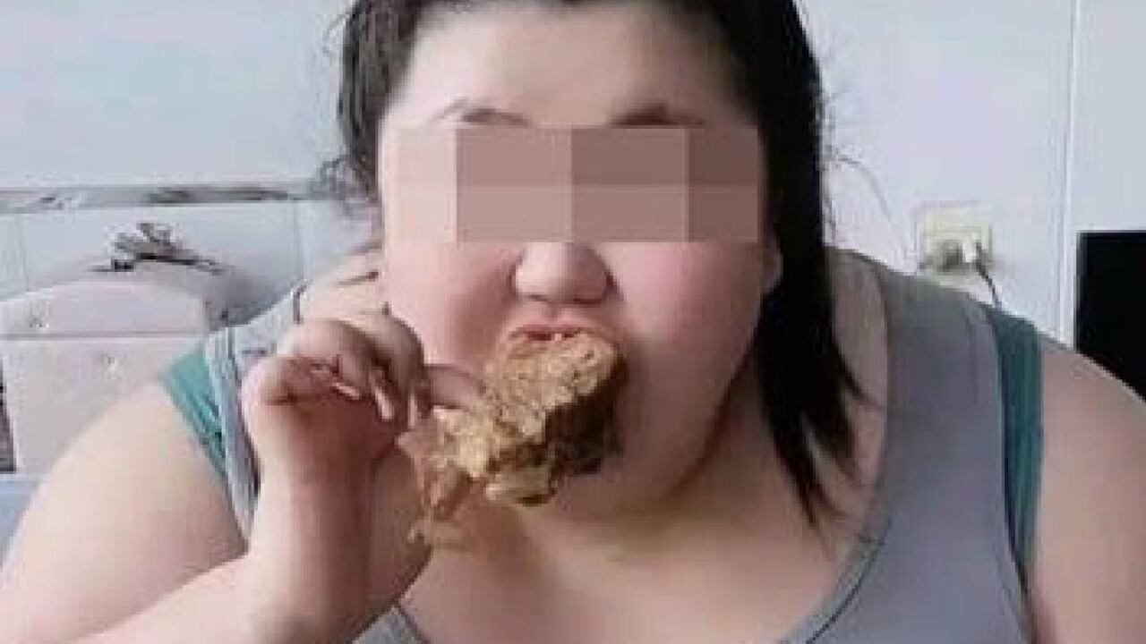 La mujer falleció después de haber ingerido 10 kilos de comida