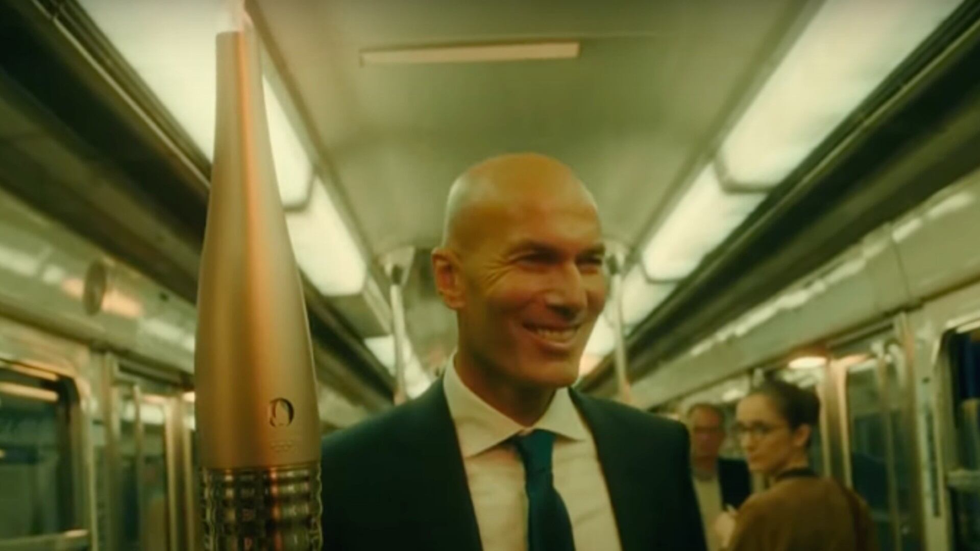 El exfutbolista Zinedine Zidane es protagonista en el video oficial de los Juegos Olímpicos de París 2024.
