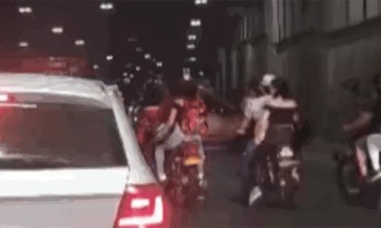 A través de las cámaras de seguridad del sector se está realizando la investigación en la zona para lograr capturar a los motociclistas.