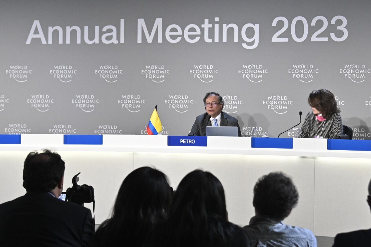 El presidente Gustavo Petro terminó su tercera jornada en el foro de Davos con un emotivo discurso sobre su visión frente al cambio climático y el uso de energías limpias en el planeta.