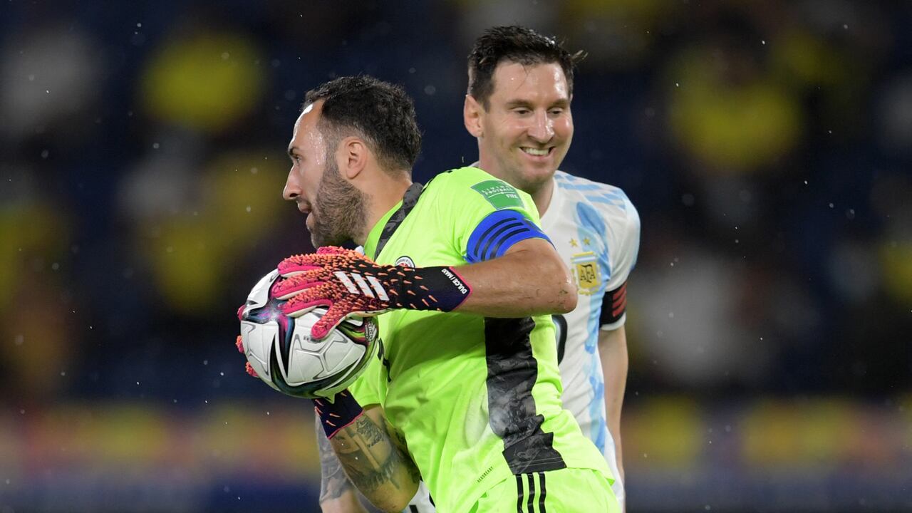 David Ospina y Lionel Messi, durante enfrentación entre Colombia y Argentina.