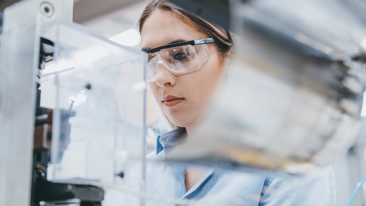 Conseguir un buen trabajo, con un buen salario, es el sueño de muchas personas una vez terminan sus estudios.