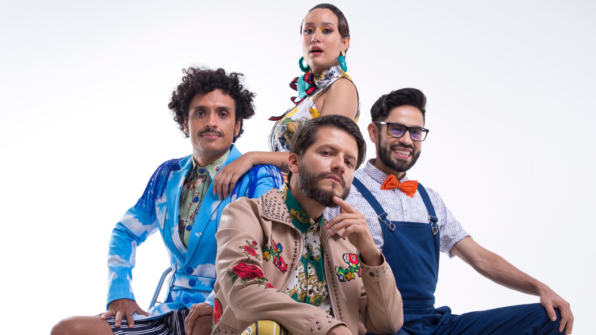 Desde hace dos décadas, Puerto Candelaria es pieza fundamental en el movimiento musical independiente de Colombia, con centenares de conciertos en festivales, mercados culturales y muestras artísticas en Europa, Asia, Norte y Suramérica.