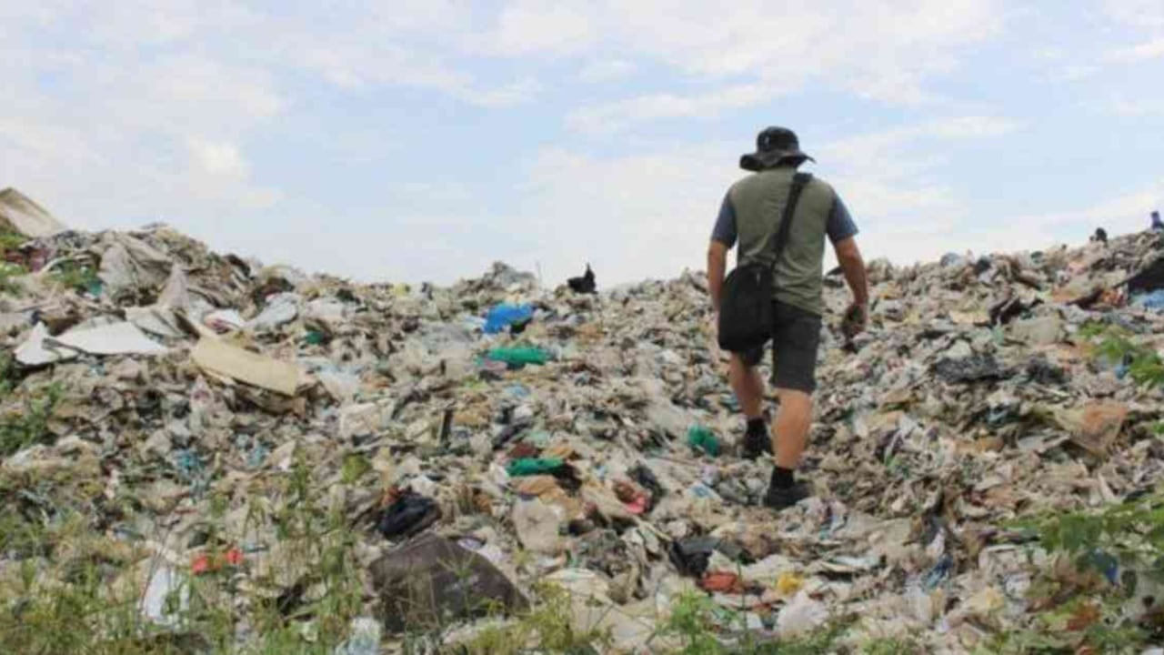 Malasia se ha encargado de eliminar la basura que el resto del mundo no quiere al convertirse en uno de los mayores importadores de plástico del mundo. Foto: BBC
