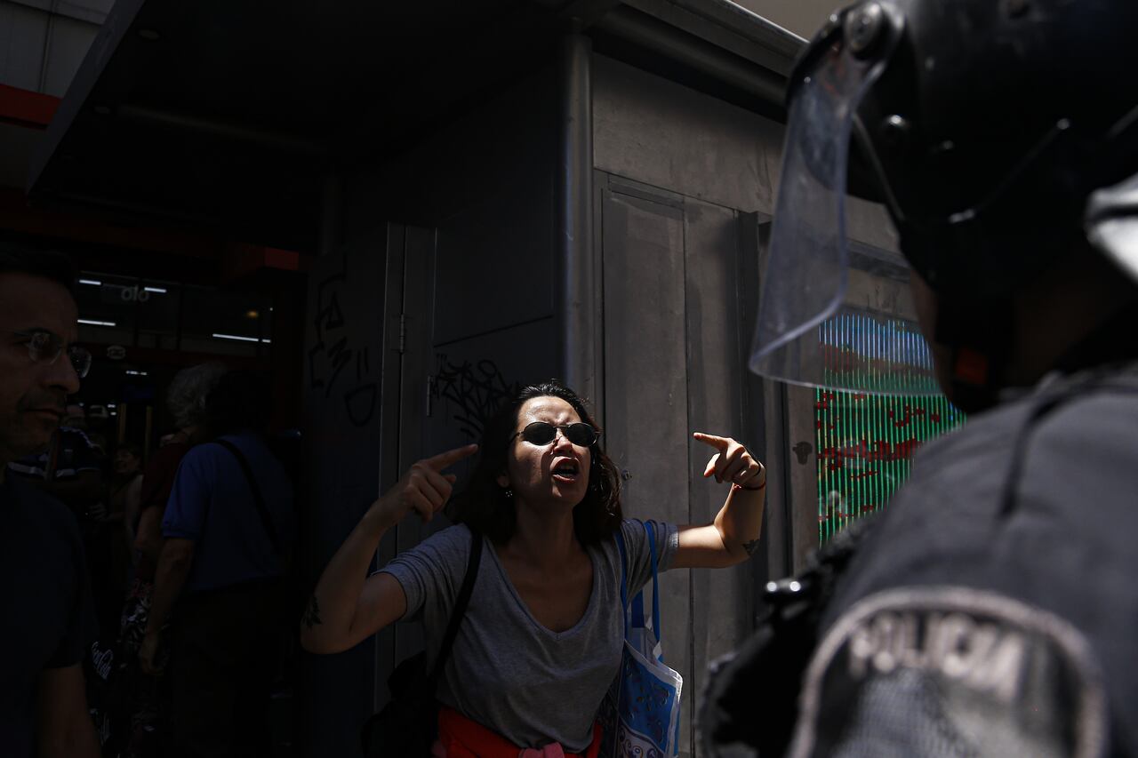 La Confederación General del Trabajo, organización que reúne a los sindicatos más importantes de Argentina, está llevando a cabo una movilización sin precedentes ante los tribunales argentinos. Su objetivo es presentar una petición legal buscando la anulación de la nueva ley laboral impulsada por el presidente Milei.