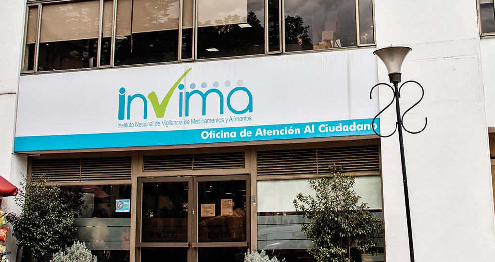  La oposición denuncia que Colombia está ofertando las compras de medicamentos a precios de 2022, lo que hace las propuestas poco atractivas para el mercado.