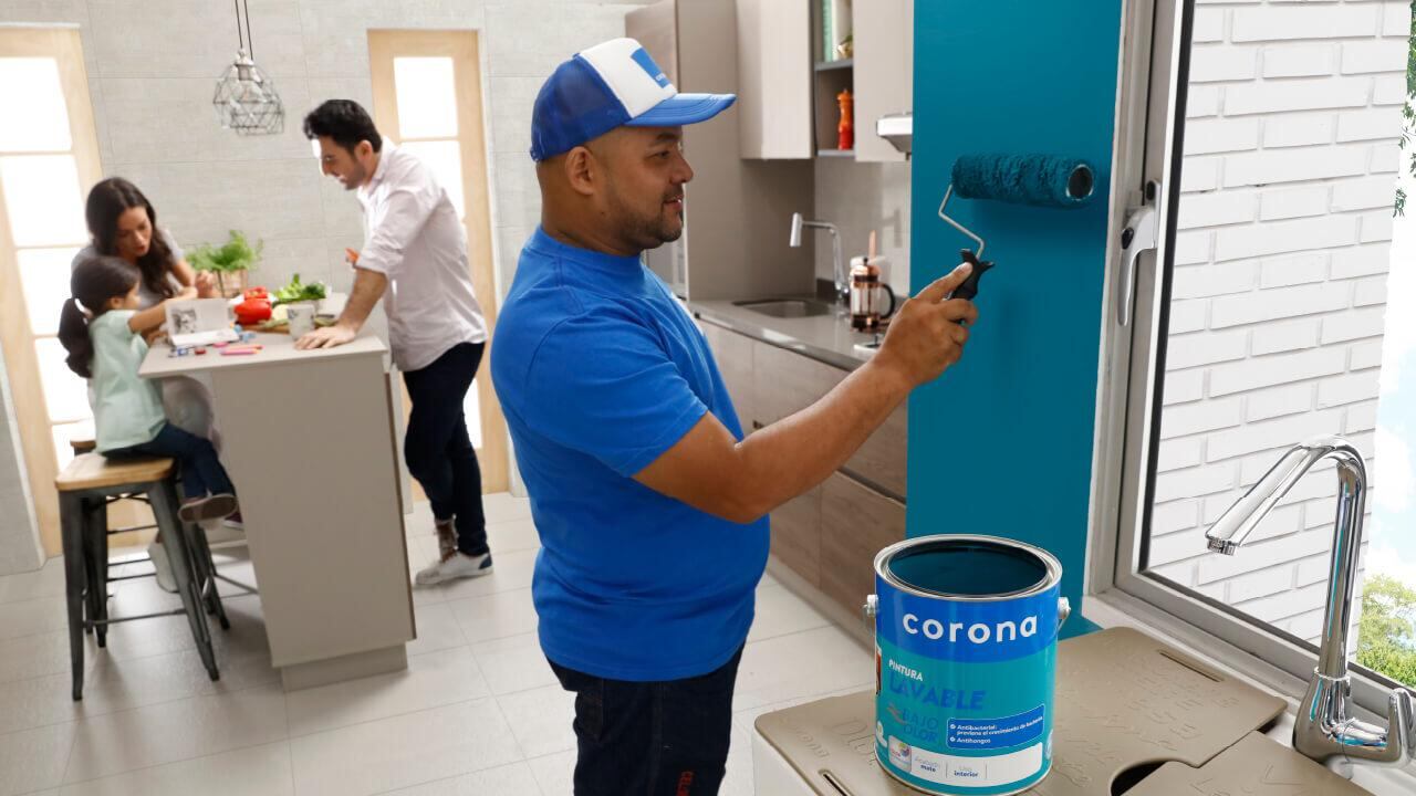 Según la teoría del color de Goethe, colores como el azul inducen relajación, el morado fomenta la espiritualidad y el verde promueve la armonía y el equilibrio.