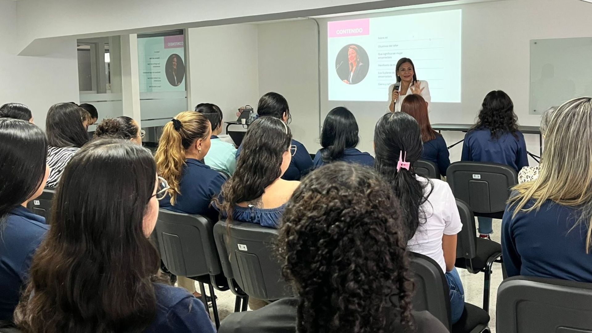 Por medio de los ‘Los cinco pilares de la mujer encantadora’, Claudia Lorena Gómez, administradora de empresas vallecaucana, ayuda a fortalecer el liderazgo femenino. “Ser una mujer encantadora no significa ser perfecta ni es una cualidad: es una decisión”. dice.