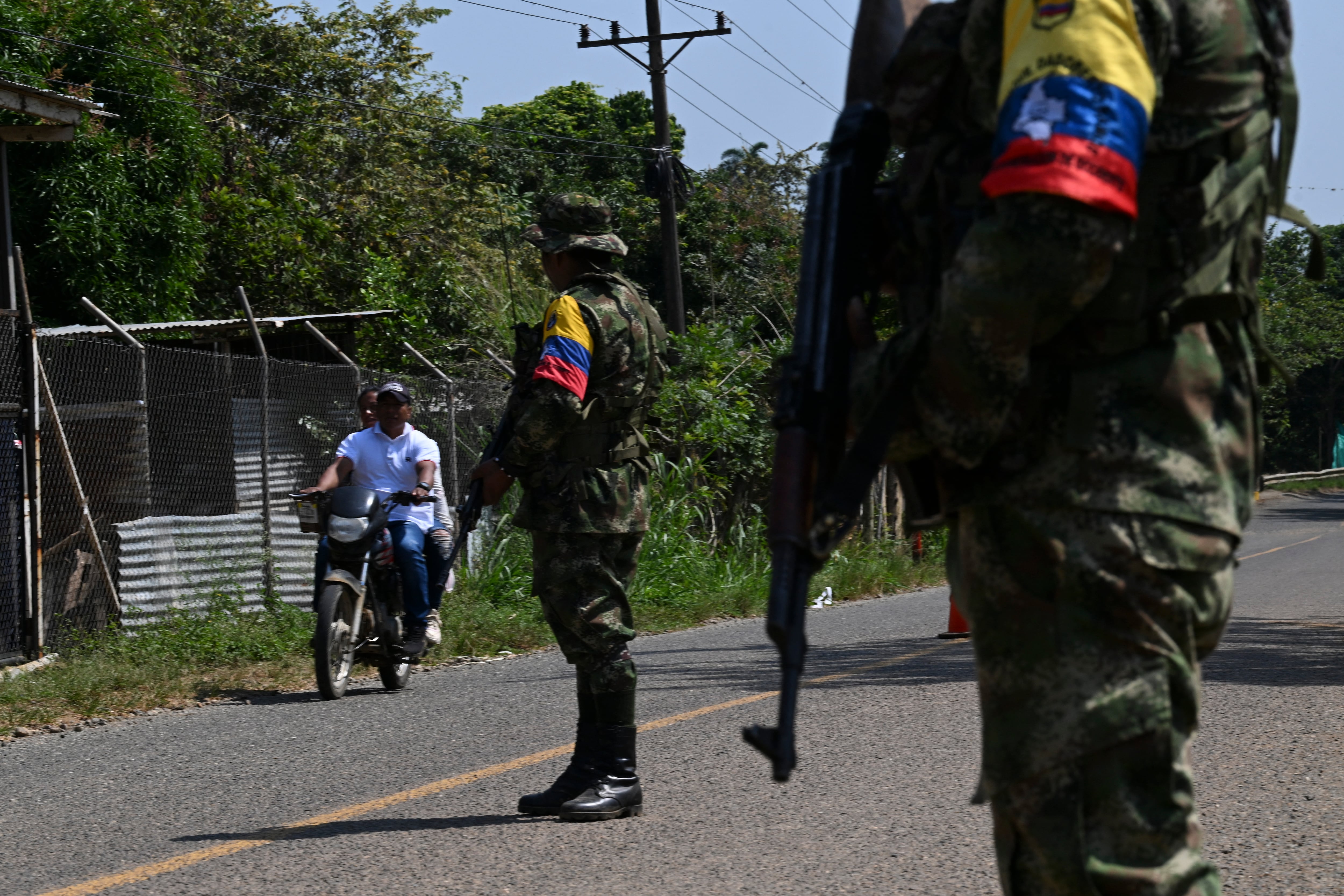 La presencia de estructuras de las disidencias de las Farc como la Adán Izquierdo y el Frente 57 Yair Bermúdez ha reconfigurado el conflicto en la zona rural de Tuluá. Según autoridades locales, estos grupos ya no operan mediante combates abiertos, sino a través de acciones selectivas