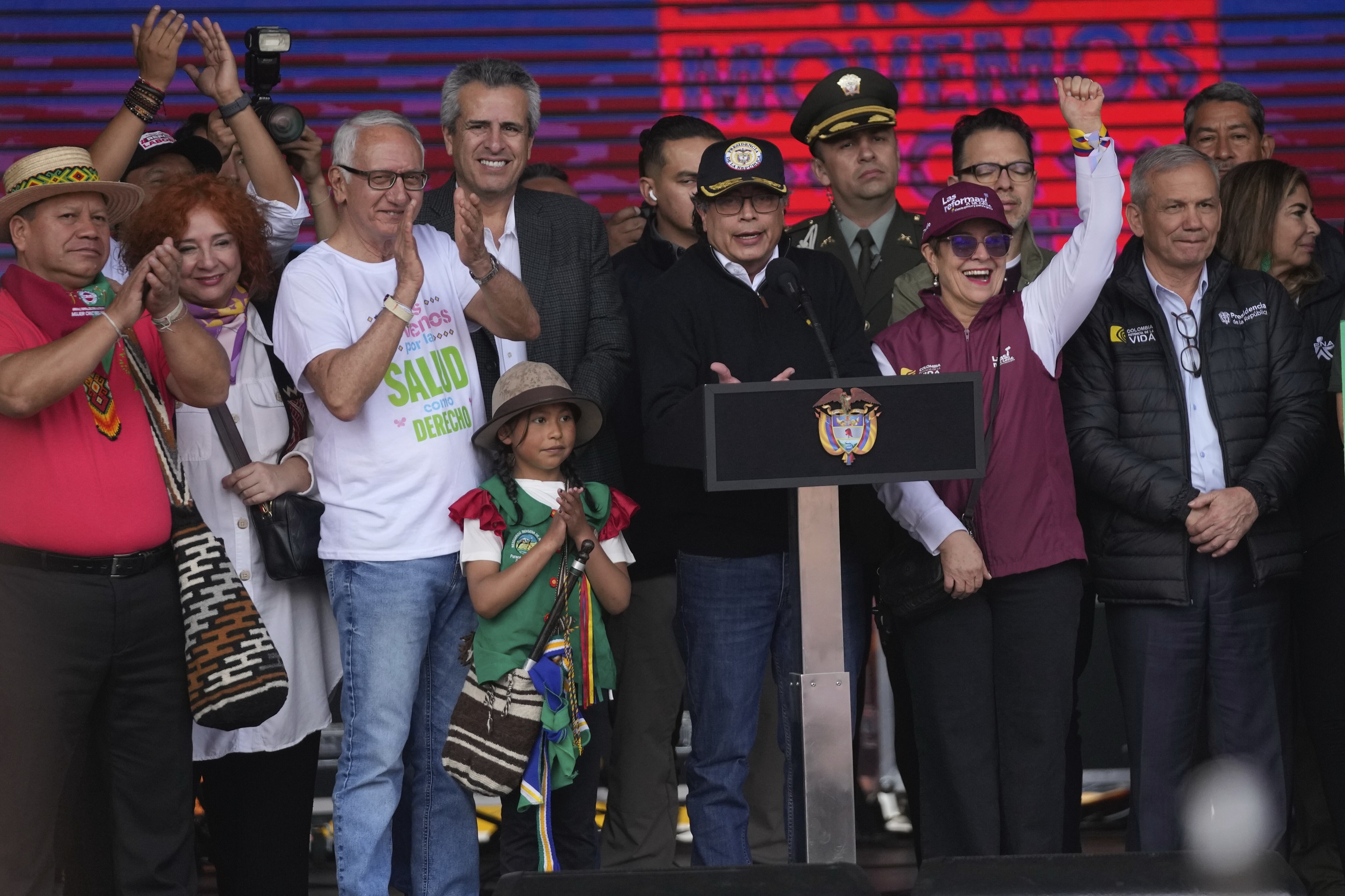 Presidente Petro en marcha por reformas.